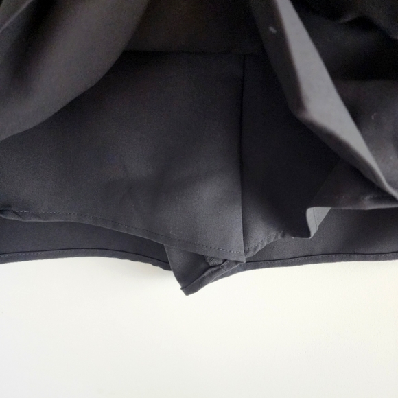Aqua Women’s Black Envelope Skirt With Built in Shorts And Pockets Size Small - Picture 4 of 7